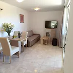 Maurora Apartman *