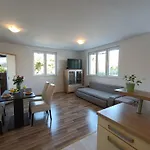Maurora Apartman