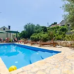 Maurora Apartman *