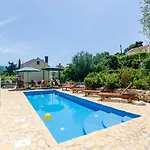 Maurora Apartman