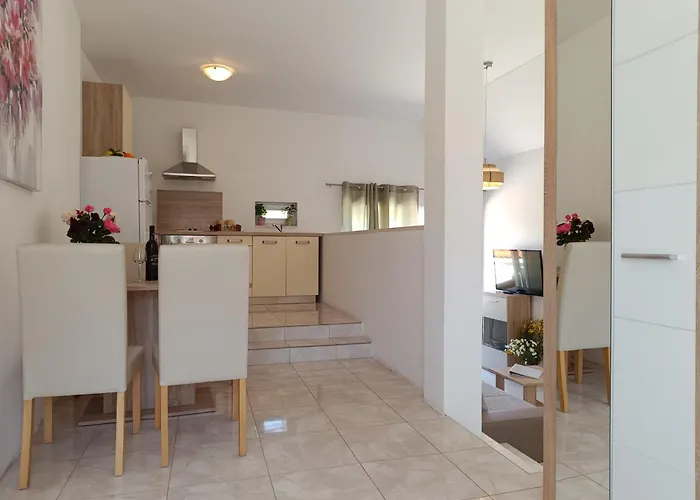 Maurora Apartment