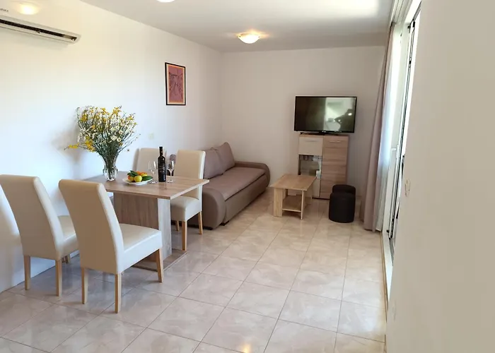 Maurora Apartment *