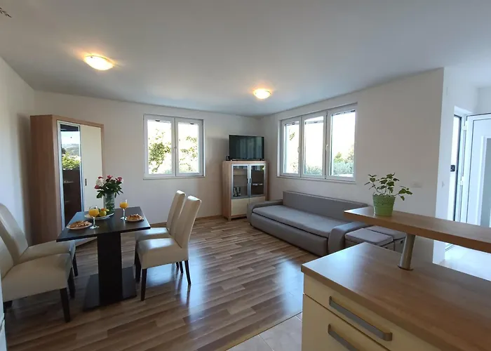Maurora Apartment