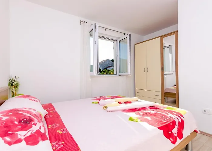 Maurora Apartment