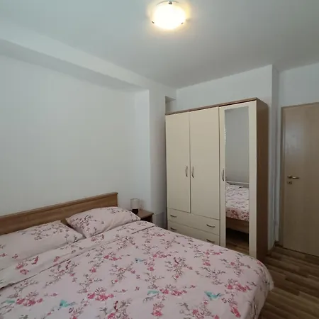 Maurora Apartment