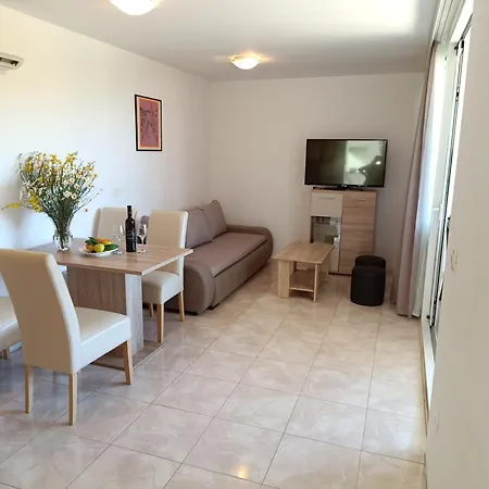 Maurora Apartament *