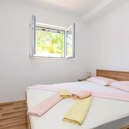 Maurora Apartment