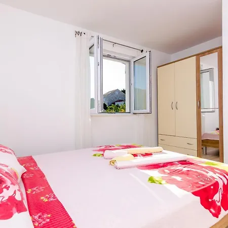 Maurora Apartment